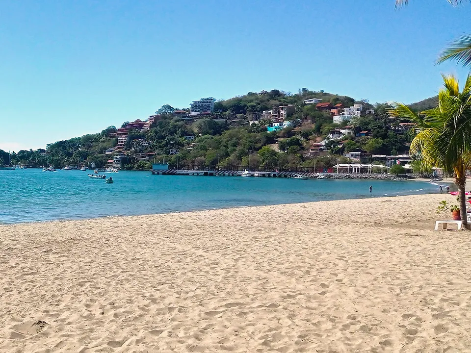 image de Playa Principal de Zihuatanejo: La guía esencial para 2024